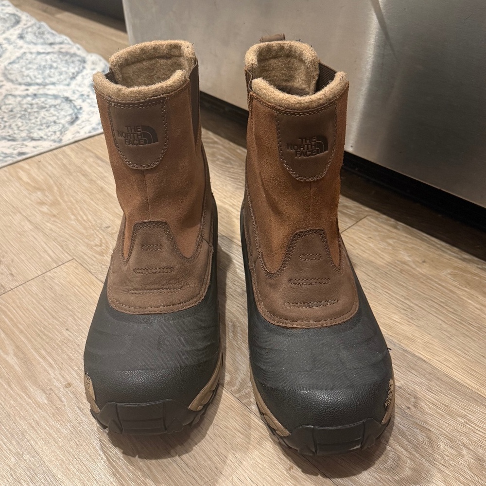 The North Face Chilkat V PullOn Waterproof Winter Boots Size 11 Read Description